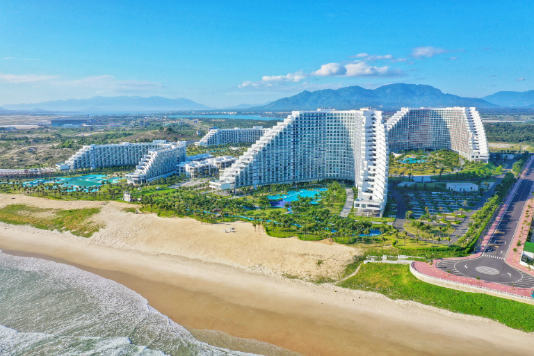 Review Khách Sạn Cam Ranh: Top 6 Resort Cao Cấp 2026 Đáng Trải Nghiệm