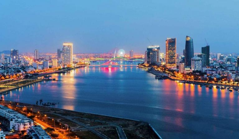 Vị tr&iacute; chiến lược gần cầu S&ocirc;ng H&agrave;n v&agrave; cầu Rồng 