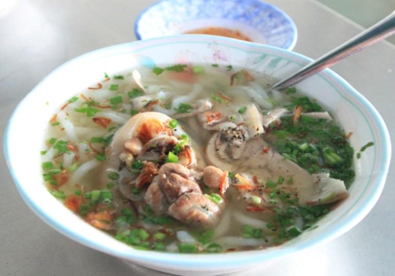 B&aacute;nh canh gi&ograve; heo Long Hương
