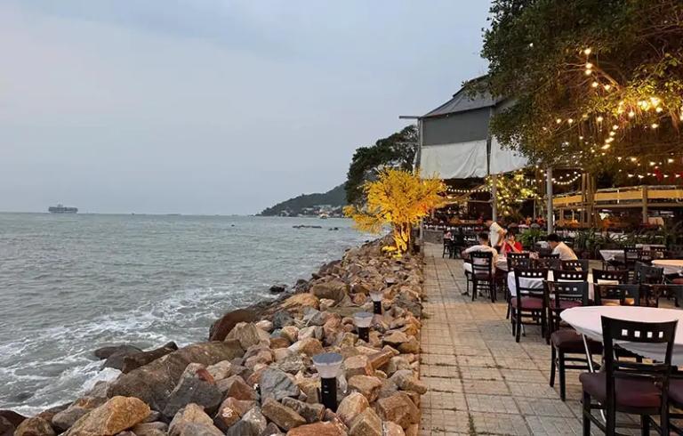 Nh&agrave; h&agrave;ng Ganh H&agrave;o