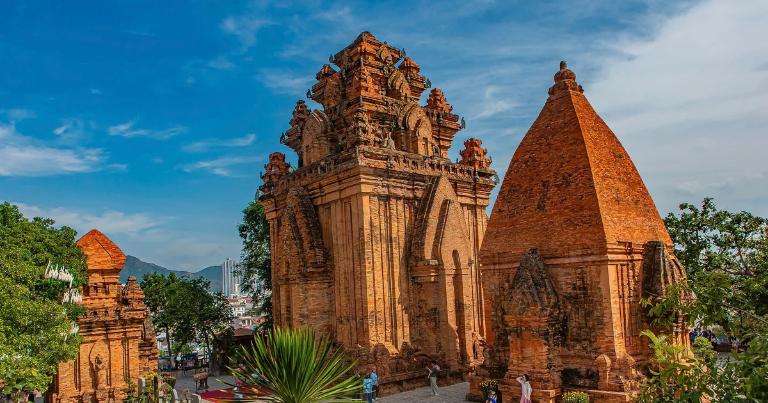 Th&aacute;p B&agrave; Ponagar