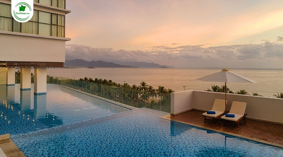 Khách sạn 5 sao Vinpearl Condotel Beachfront Nha Trang