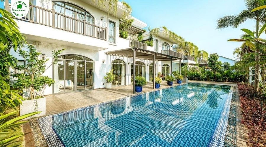 Khách sạn Sunset Sanato Resort & Villas Phú Quốc gần biển