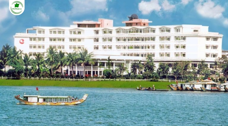 Khách sạn 4 sao Century Riverside Hotel Huế gần sông Hương