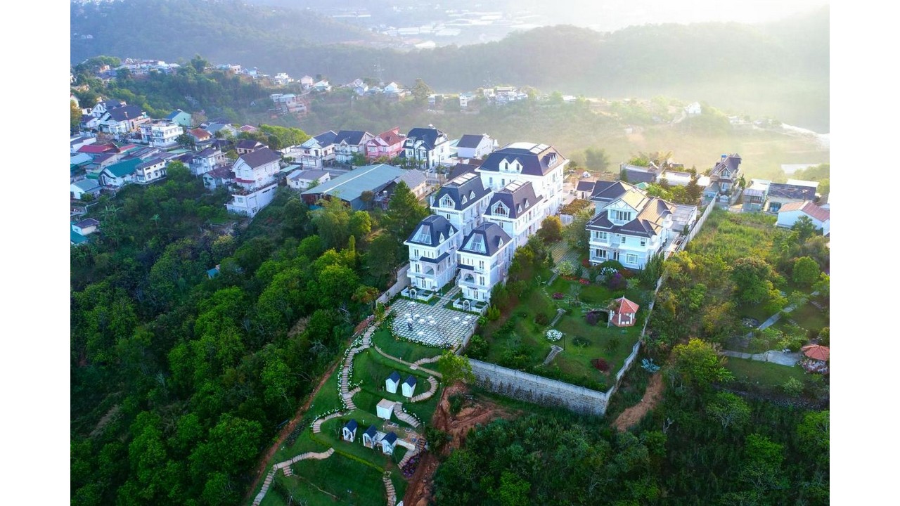 Dalat De Charme Village