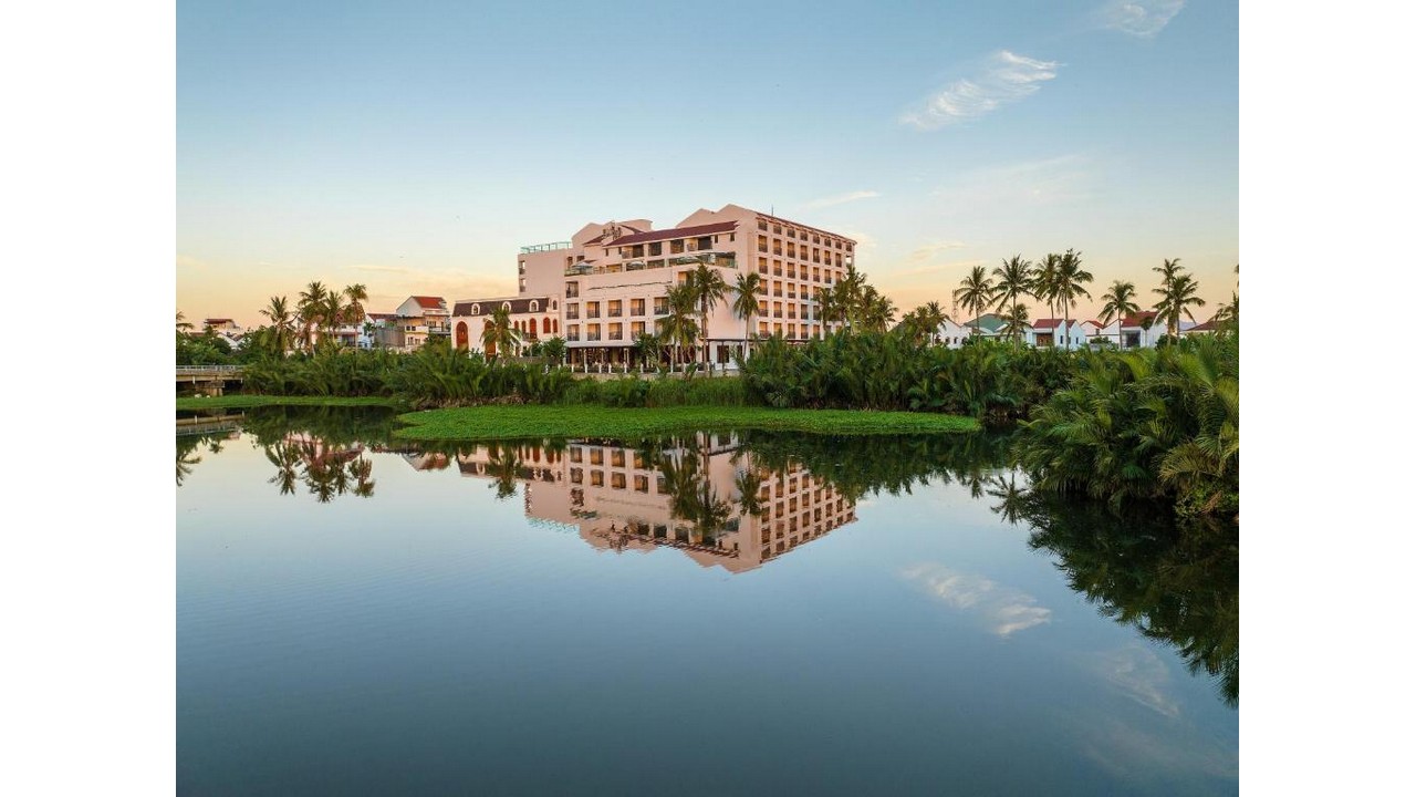 Little Oasis . An Eco - Friendly Hotel & Spa