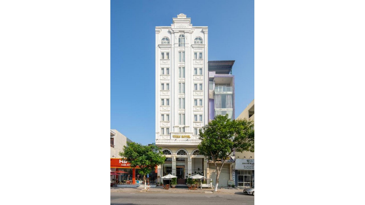Khách sạn Titan