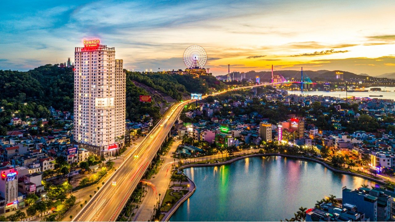 Ramada Hotel & Suites By Wyndham Ha Long Bay View