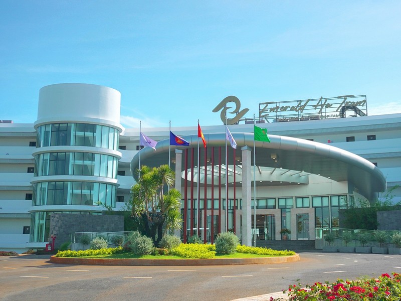 Emerald Ho Tram Resort