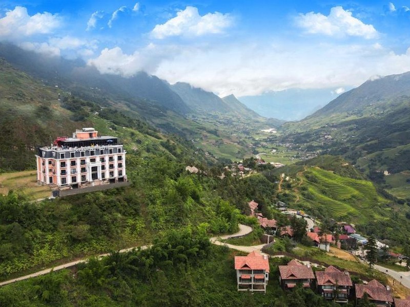 DeLaMont Sapa Hotel