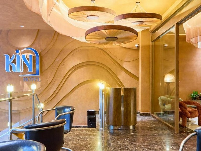 Kin Hotel Ly Tu Trong