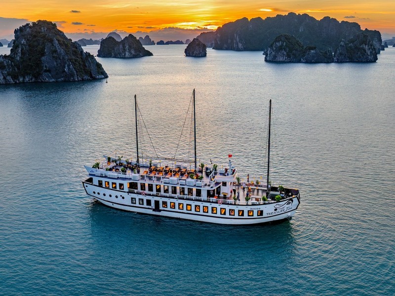 Du thuyền Treasure Junk