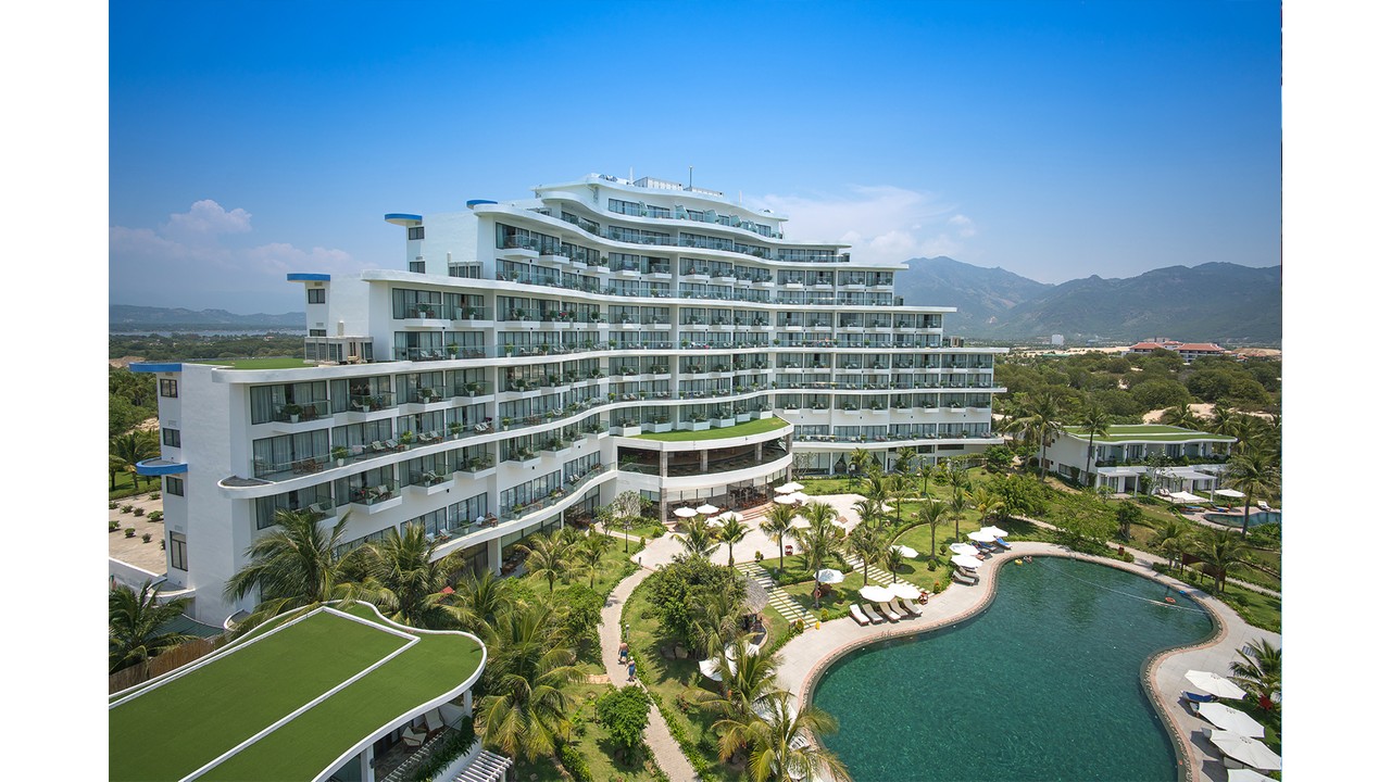 Cam Ranh Riviera Beach Resort & Spa