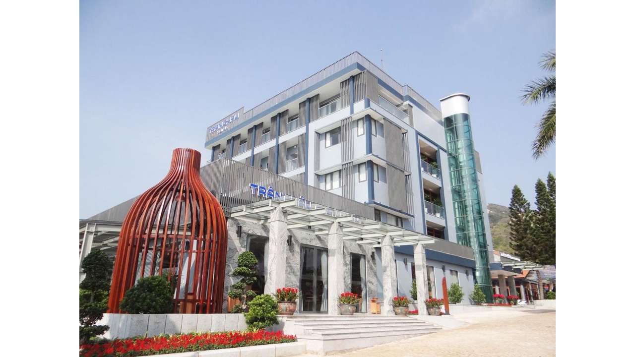 Trân Châu Beach & Resort