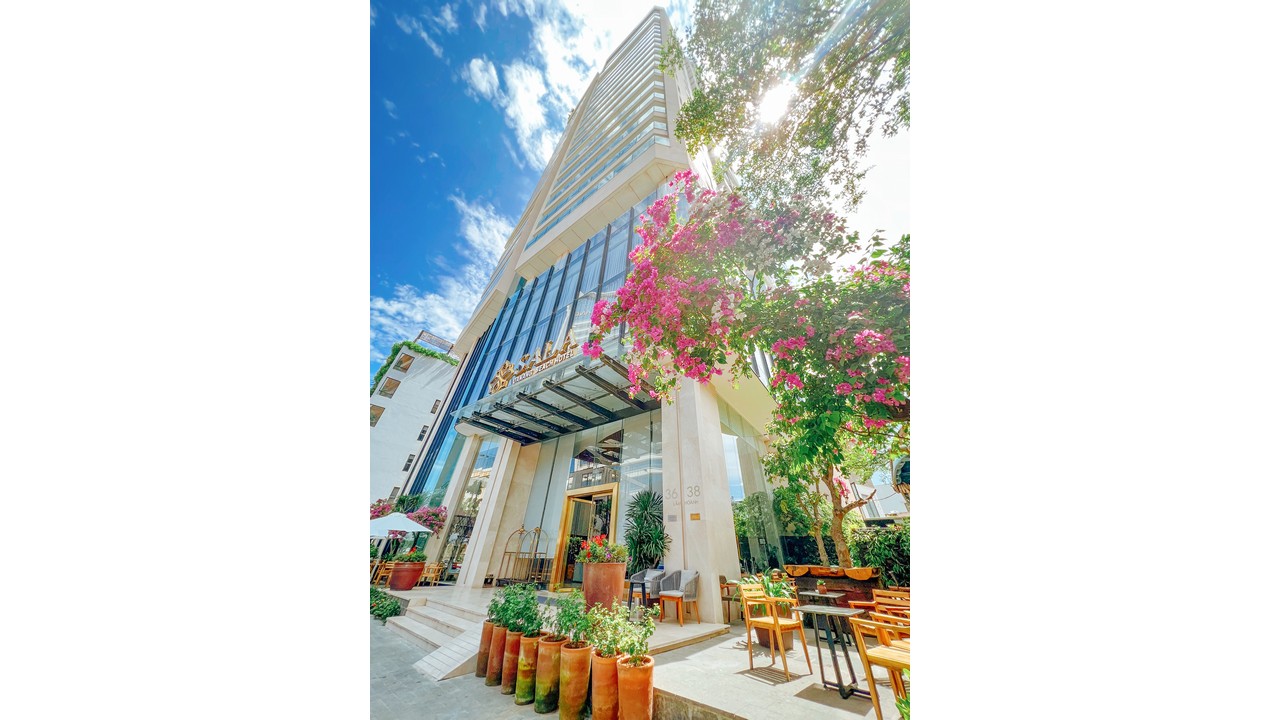 Sala Danang Beach Hotel